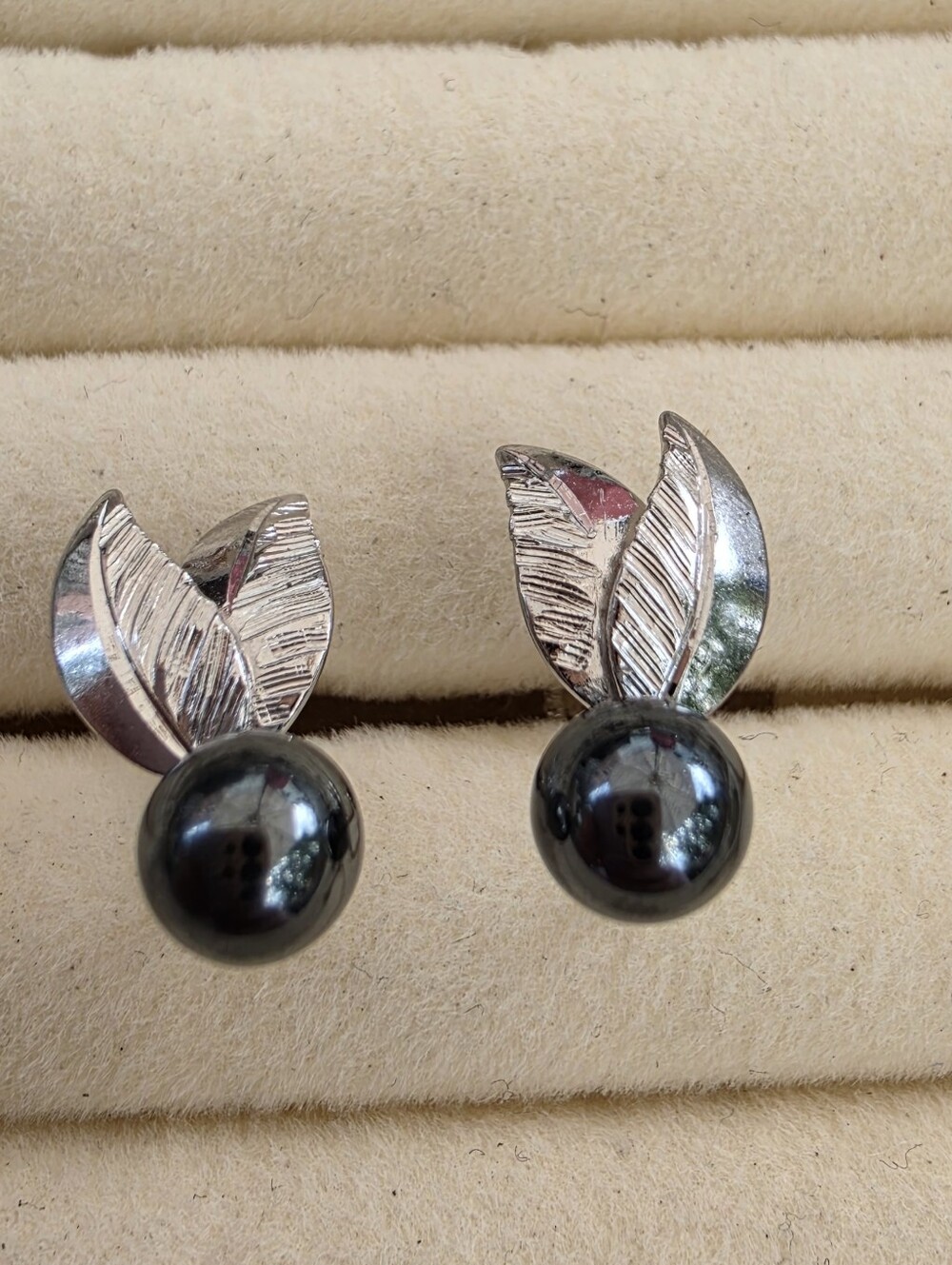 Vintage Sterling Silver Black Ball Leaf Clip Earrings | 3.68g